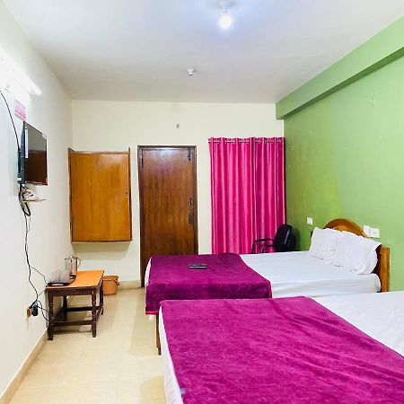 Hotel Nakshatra Ooty Exteriör bild