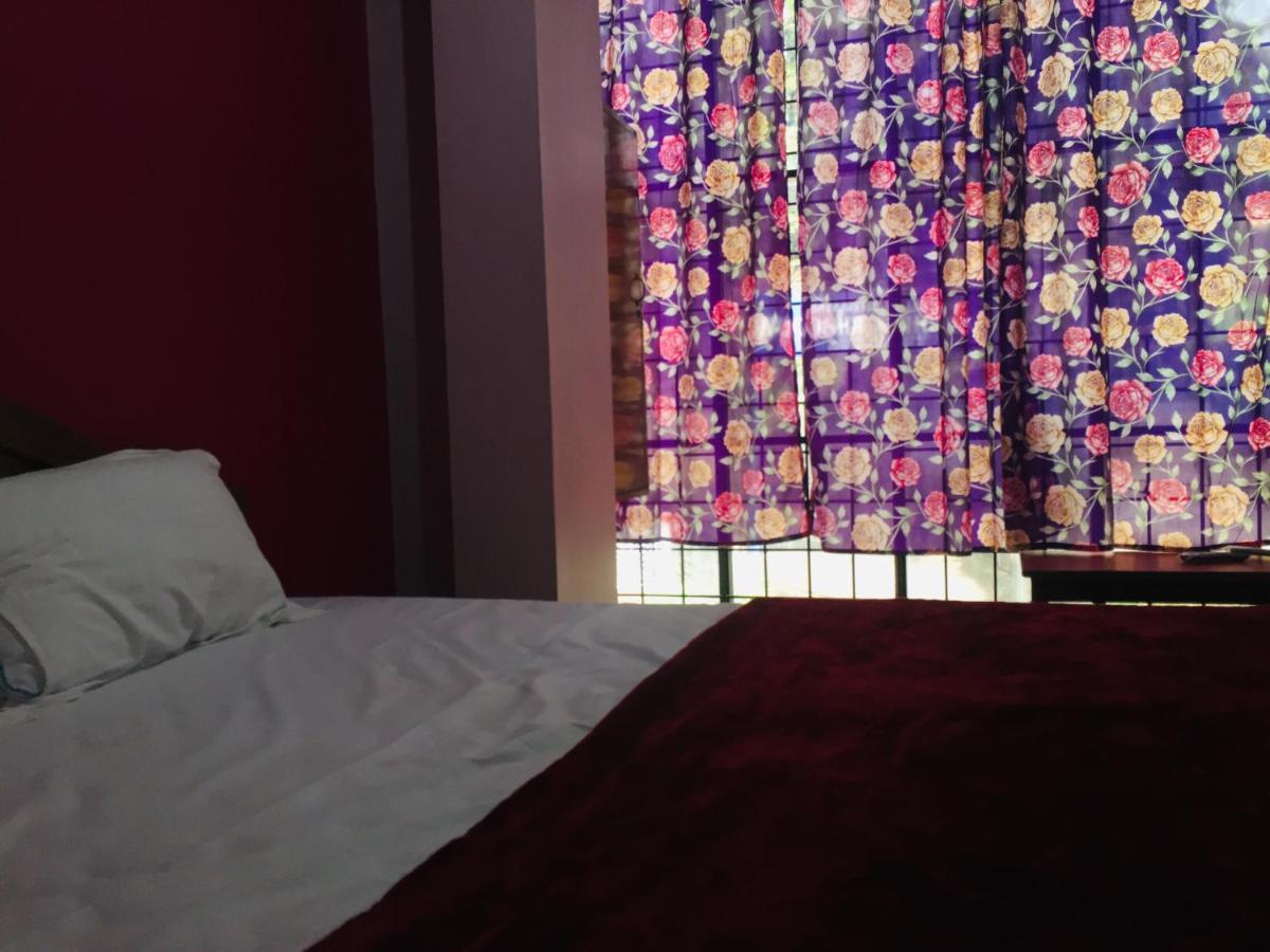 Hotel Nakshatra Ooty Exteriör bild