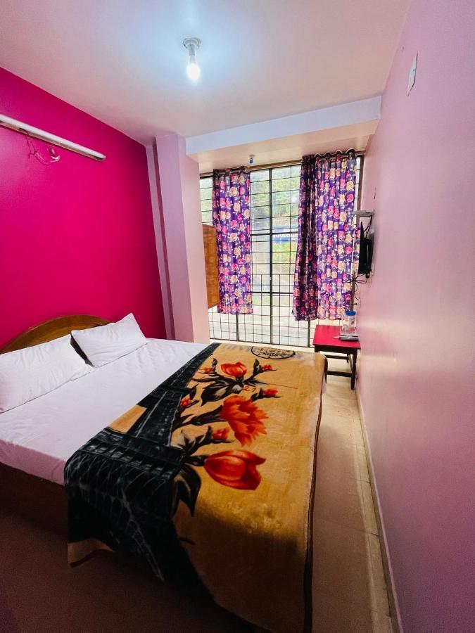 Hotel Nakshatra Ooty Exteriör bild