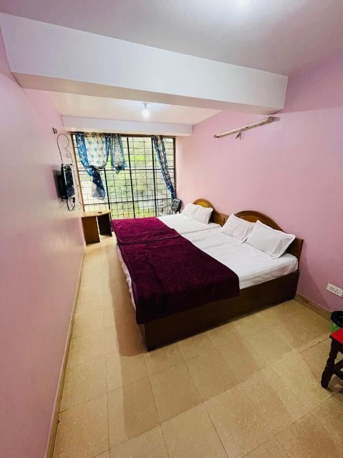 Hotel Nakshatra Ooty Exteriör bild