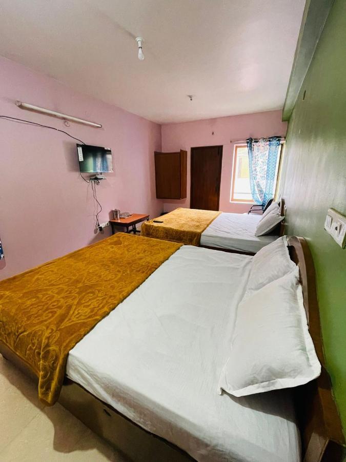 Hotel Nakshatra Ooty Exteriör bild