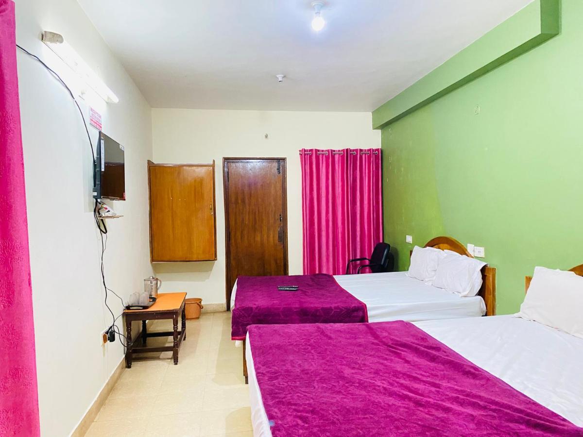 Hotel Nakshatra Ooty Exteriör bild